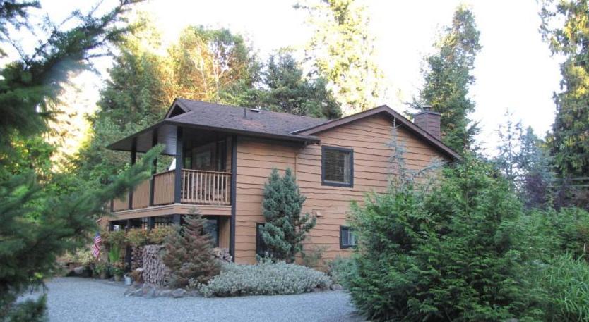 Shawnigan Lake Bed And Breakfast Exterior photo
